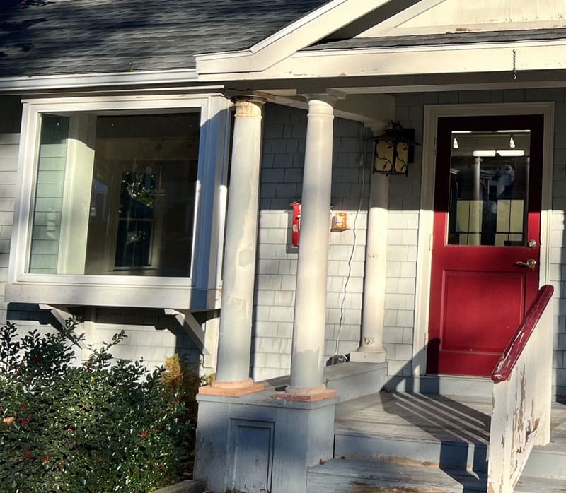 3 Front of 148 Main Street Freeport Maine with new columns